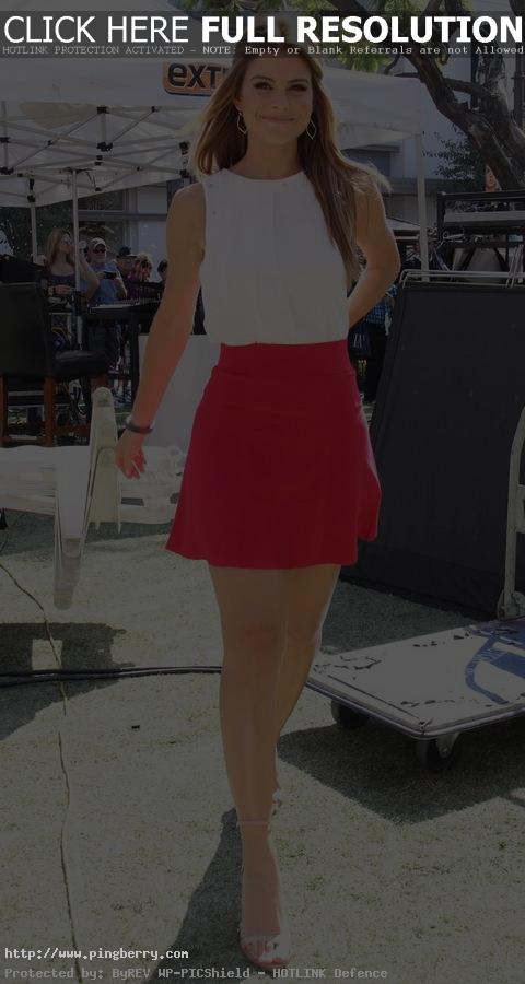 love pretty much all Maria Menounos outfits - red and white summer casual dress...